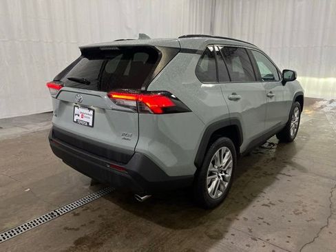 Used 2022 Toyota RAV4 XLE Premium AWD/4WD image 4