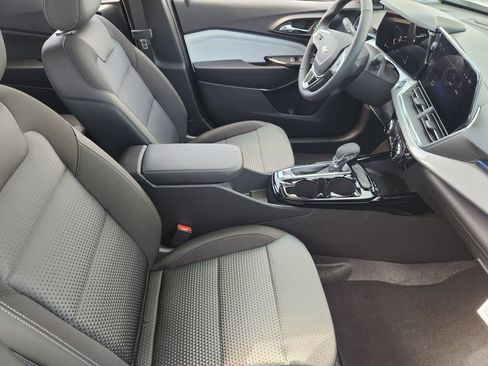 New 2026 Chevrolet Trax LT w/ Sunroof Package FWD image 10
