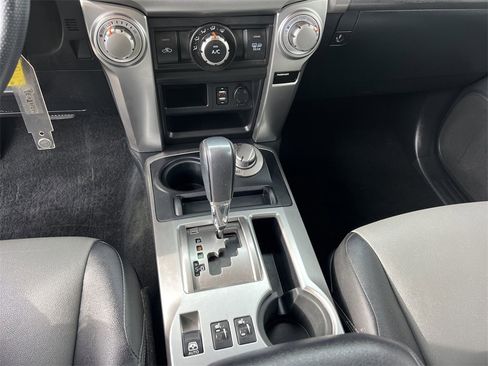 Used 2017 Toyota 4Runner SR5 Premium image 27