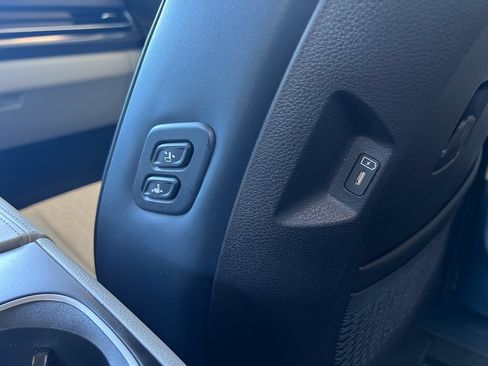 Used 2025 Kia Carnival SX FWD image 38