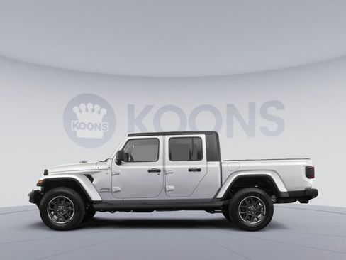 Used 2020 Jeep Gladiator Overland image 2