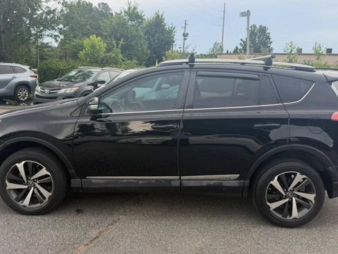 Used 2017 Toyota RAV4 XLE FWD image 5