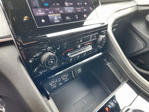 New 2025 Jeep Grand Cherokee Laredo X w/ Luxury Tech Group I AWD/4WD image 16