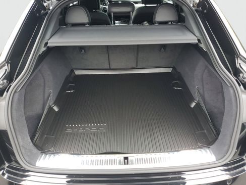 Used 2024 Audi Q8 e-tron Premium Plus w/ Premium Plus Package image 9