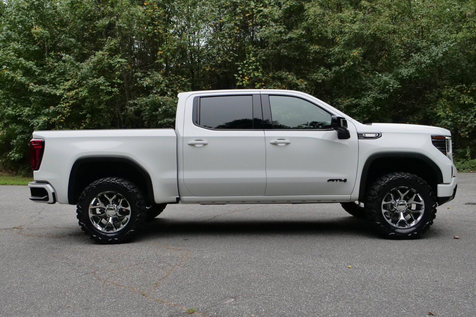 Used 2024 GMC Sierra 1500 AT4 w/ Technology Package AWD/4WD image 41