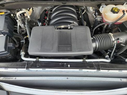 Used 2023 Chevrolet Suburban LT image 24