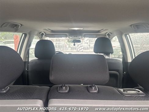 Used 2010 Toyota Matrix S image 31
