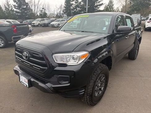 Used 2016 Toyota Tacoma SR w/ Towing Package image 1