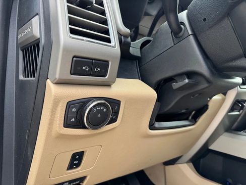 Used 2017 Ford F250 Lariat w/ Chrome Package image 25