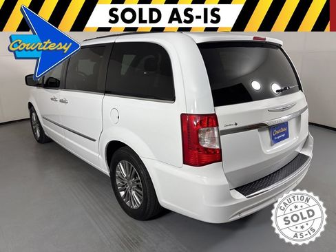 Used 2014 Chrysler Town & Country Touring-L w/ Driver Convenience Group FWD image 6