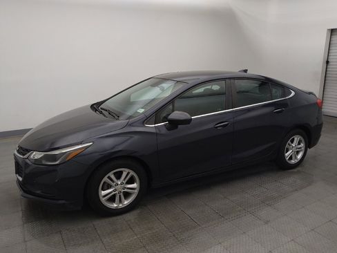 Used 2016 Chevrolet Cruze LT FWD image 2