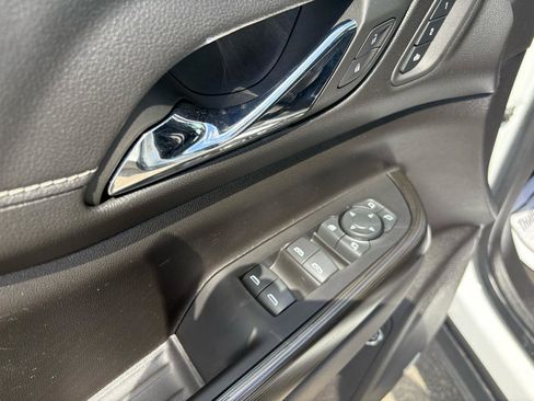 Used 2023 GMC Acadia SLT w/ Technology Package image 13