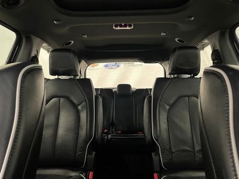 Used 2023 Chrysler Pacifica Limited w/ Uconnect Theater Family Group image 22