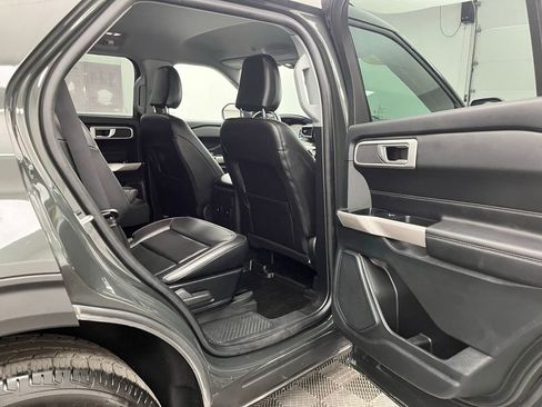 Used 2023 Ford Explorer XLT w/ Equipment Group 202A AWD/4WD image 31