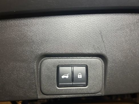 Used 2025 Nissan Rogue SV AWD/4WD image 21
