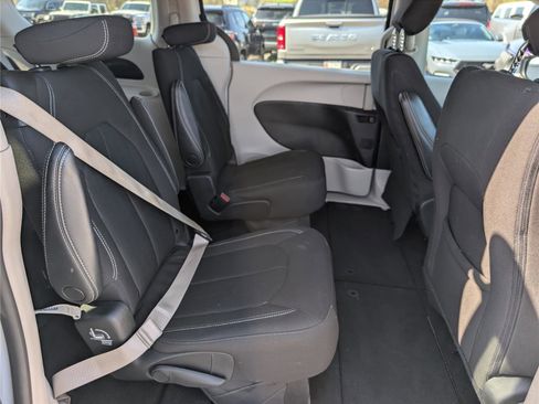 Used 2023 Chrysler Voyager LX FWD image 11