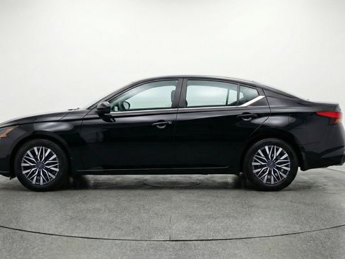 Used 2025 Nissan Altima 2.5 SV FWD image 5
