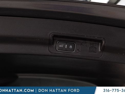 Used 2020 Ford Explorer XLT w/ Equipment Group 202A AWD/4WD image 26