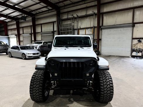 Used 2020 Jeep Gladiator Overland image 10