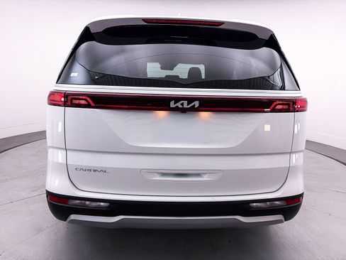 Used 2024 Kia Carnival LX FWD image 13