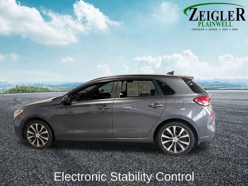 Used 2018 Hyundai Elantra GT FWD image 5