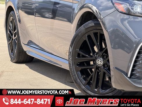 Used 2025 Toyota Camry SE w/ Convenience Package image 12