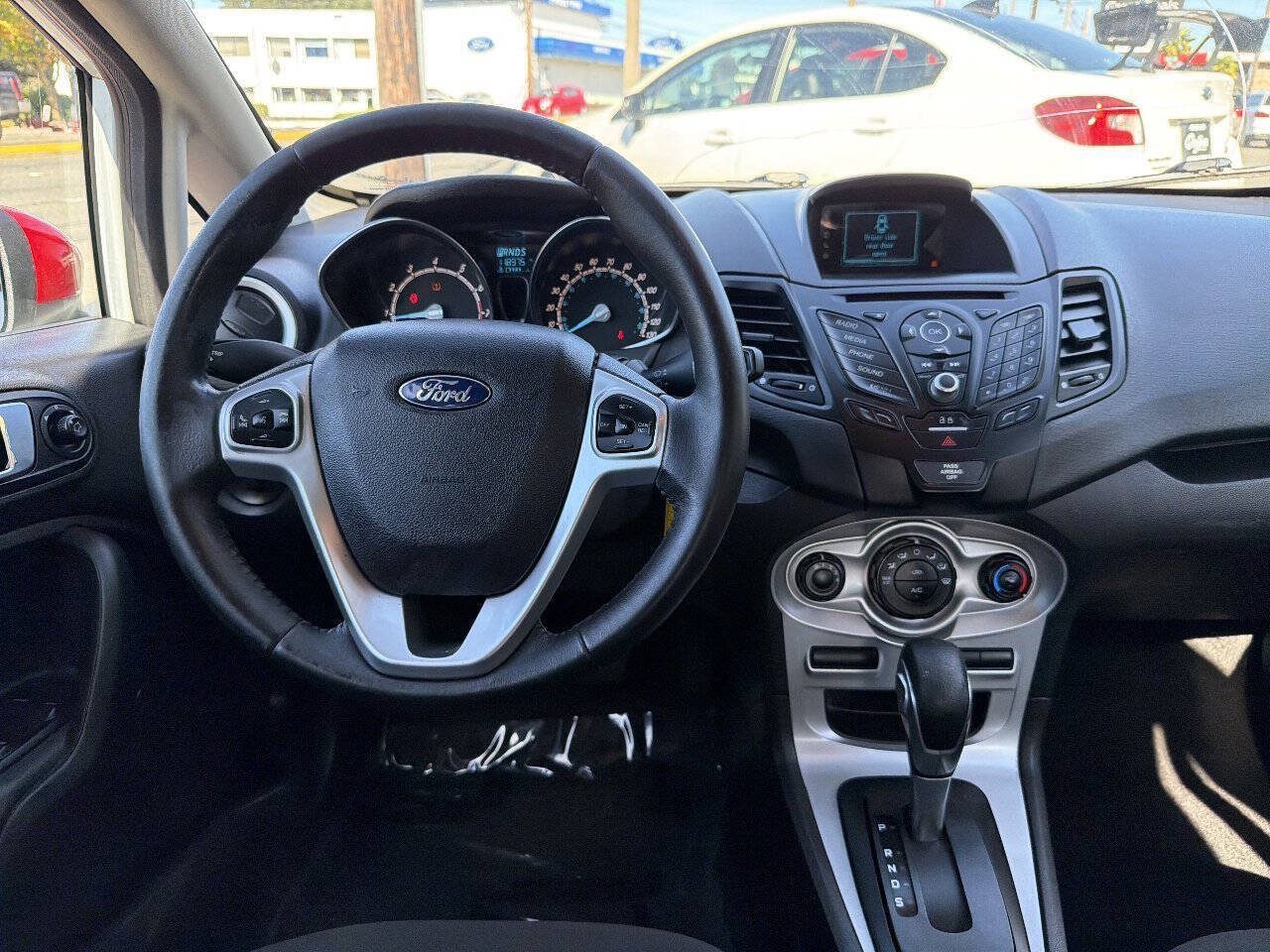 Used 2015 Ford Fiesta SE FWD image 23