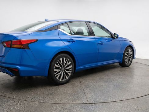 Used 2025 Nissan Altima 2.5 SV FWD image 9