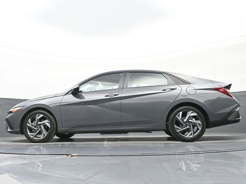 Certified 2025 Hyundai Elantra Sport image 48