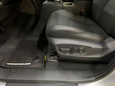 New 2025 Toyota Tacoma Limited AWD/4WD image 9