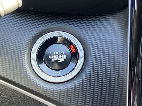 Used 2024 Jeep Grand Cherokee L Laredo RWD image 29
