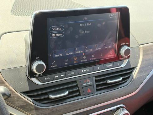 Used 2025 Nissan Altima 2.5 SV FWD image 9