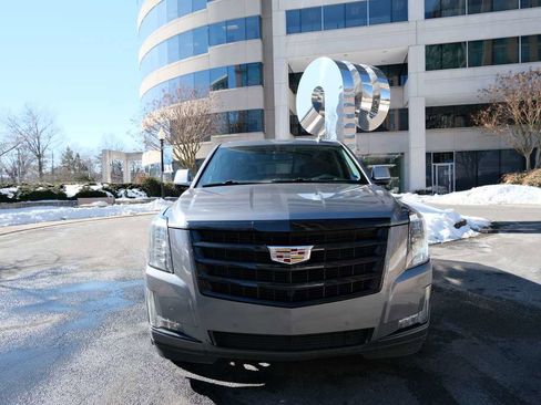 Used 2020 Cadillac Escalade Luxury image 3