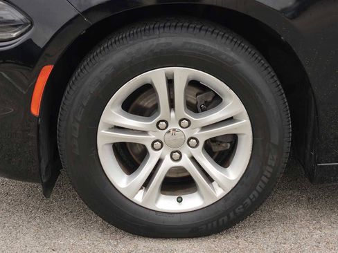 Used 2019 Dodge Charger SXT RWD image 9