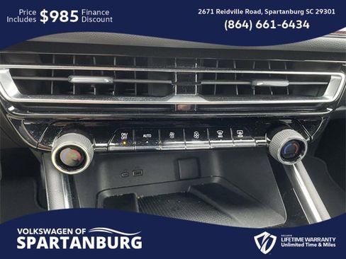 Used 2024 Chevrolet Traverse RS image 28