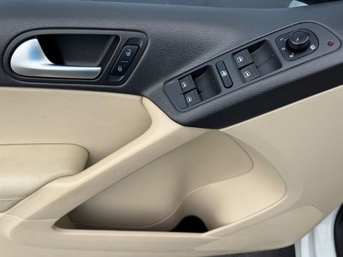 Used 2017 Volkswagen Tiguan S image 15