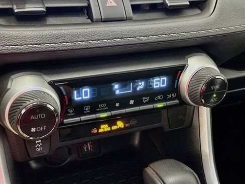 Used 2025 Toyota RAV4 XLE AWD/4WD image 24