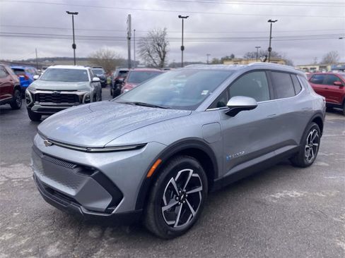 New 2026 Chevrolet Equinox EV LT image 8