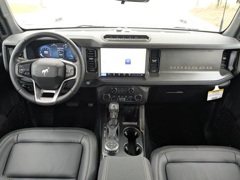 New 2025 Ford Bronco Badlands image 17