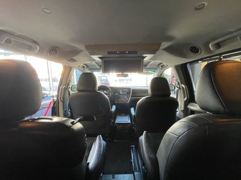 Used 2015 Toyota Sienna SE Premium image 21