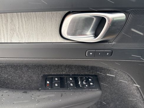 Certified 2025 Volvo XC40 B5 Plus image 18