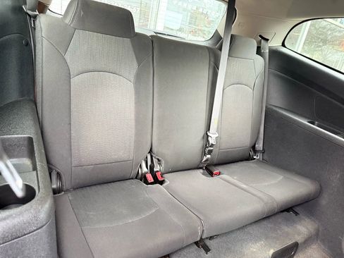 Used 2017 Chevrolet Traverse LT image 33