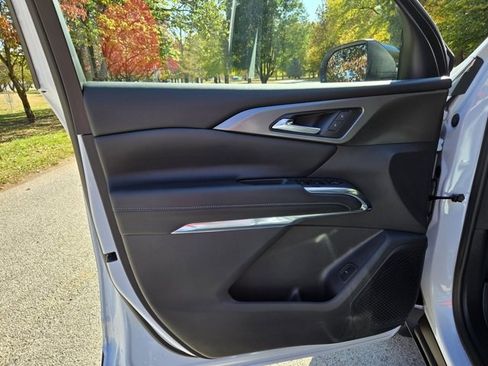 New 2026 Chevrolet Traverse LT w/ Driver Confidence Package image 13