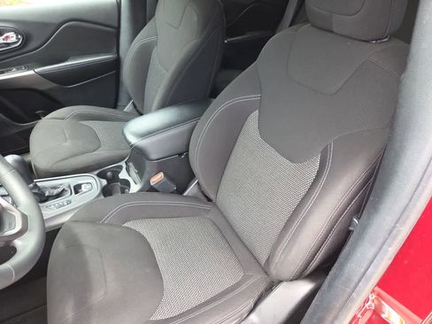 Used 2021 Jeep Cherokee Latitude AWD/4WD image 19