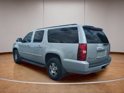 Used 2008 Chevrolet Suburban LT w/ LT Preferred Equipment Group AWD/4WD image 4