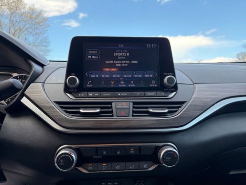 Used 2025 Nissan Altima 2.5 SV image 17