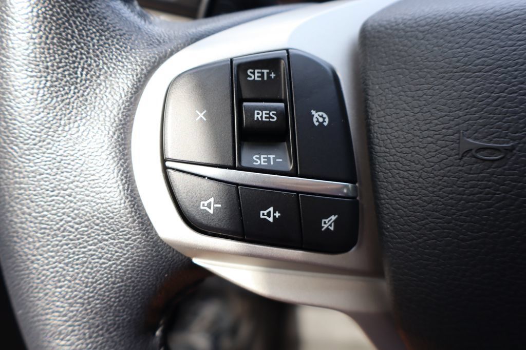 Used 2020 Ford Explorer XLT w/ Equipment Group 202A AWD/4WD image 21