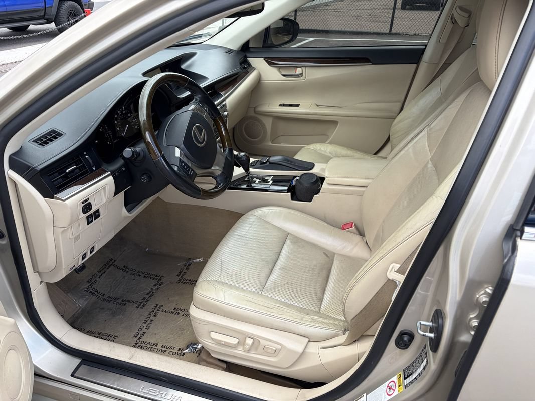 Used 2014 Lexus ES 350 w/ Luxury Package FWD image 9