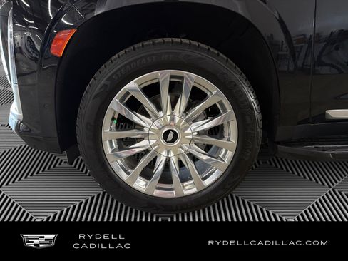 Used 2023 Cadillac Escalade Premium Luxury AWD/4WD image 9