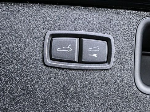 Certified 2026 Porsche Macan AWD/4WD image 34